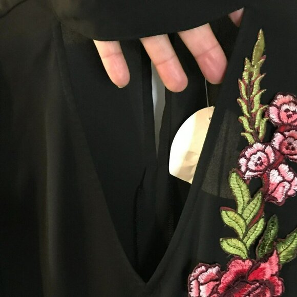 Candies' NWT Blouse 2-Button Keyhole Sleeveless with Rose Applique Size M Black - Picture 4 of 14